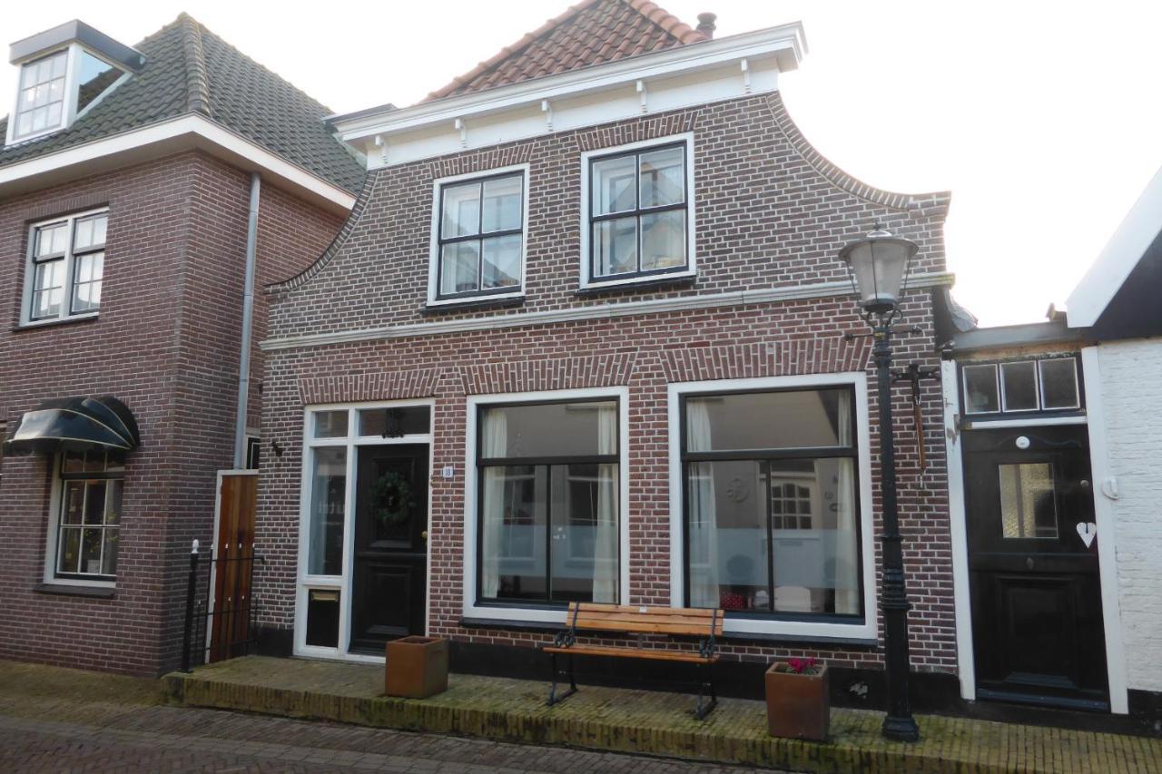 B&B Bureau Warmoesstraat Den Burg Esterno foto