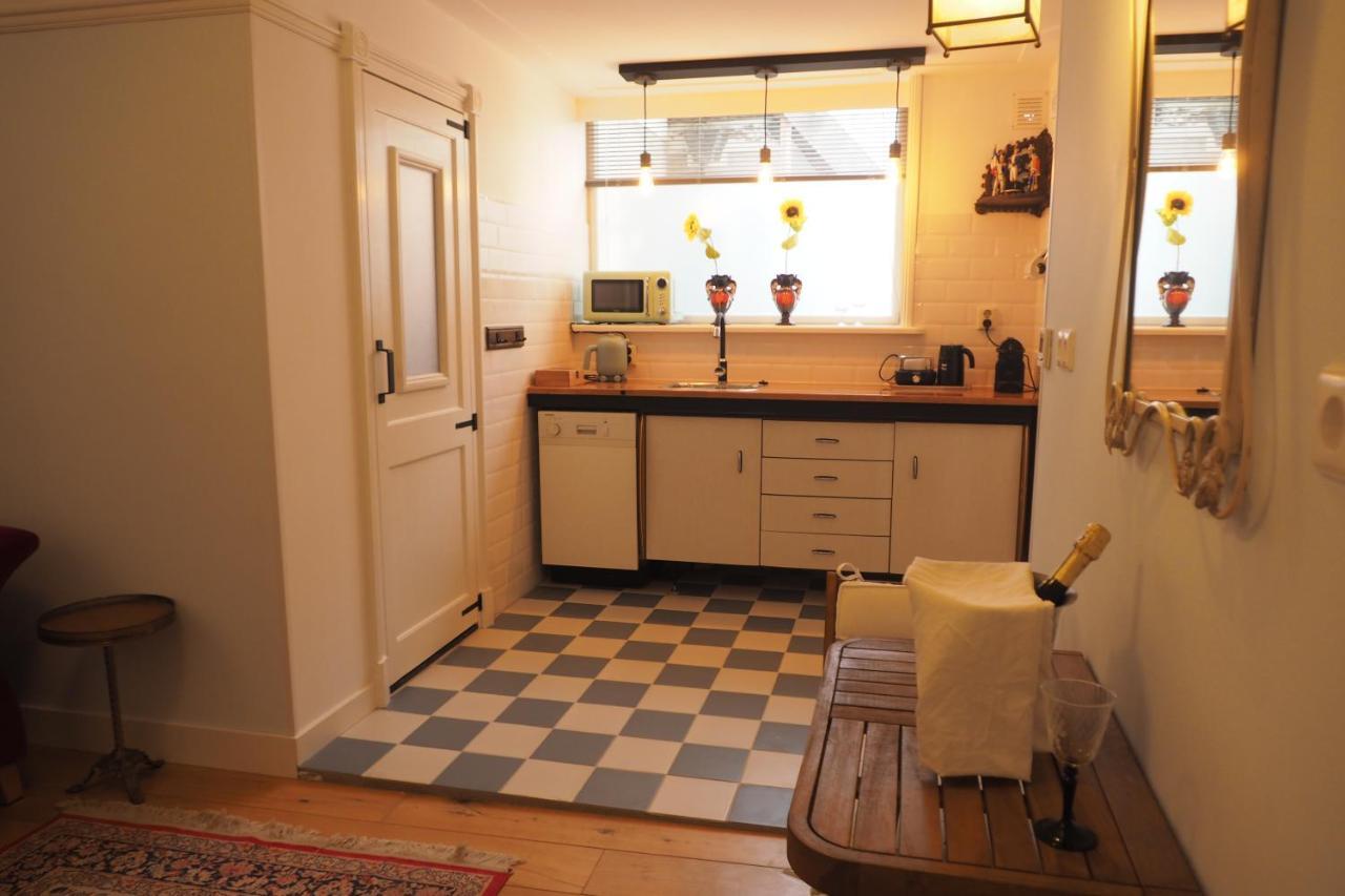 B&B Bureau Warmoesstraat Den Burg Esterno foto
